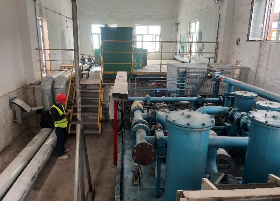 新疆中材生料立磨主減速機齒輪油在線監(jiān)測系統(tǒng)應(yīng)用案例